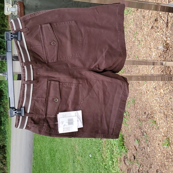 5/$25 - 2 pair belted shorts, size 6. - Picture 4 of 14